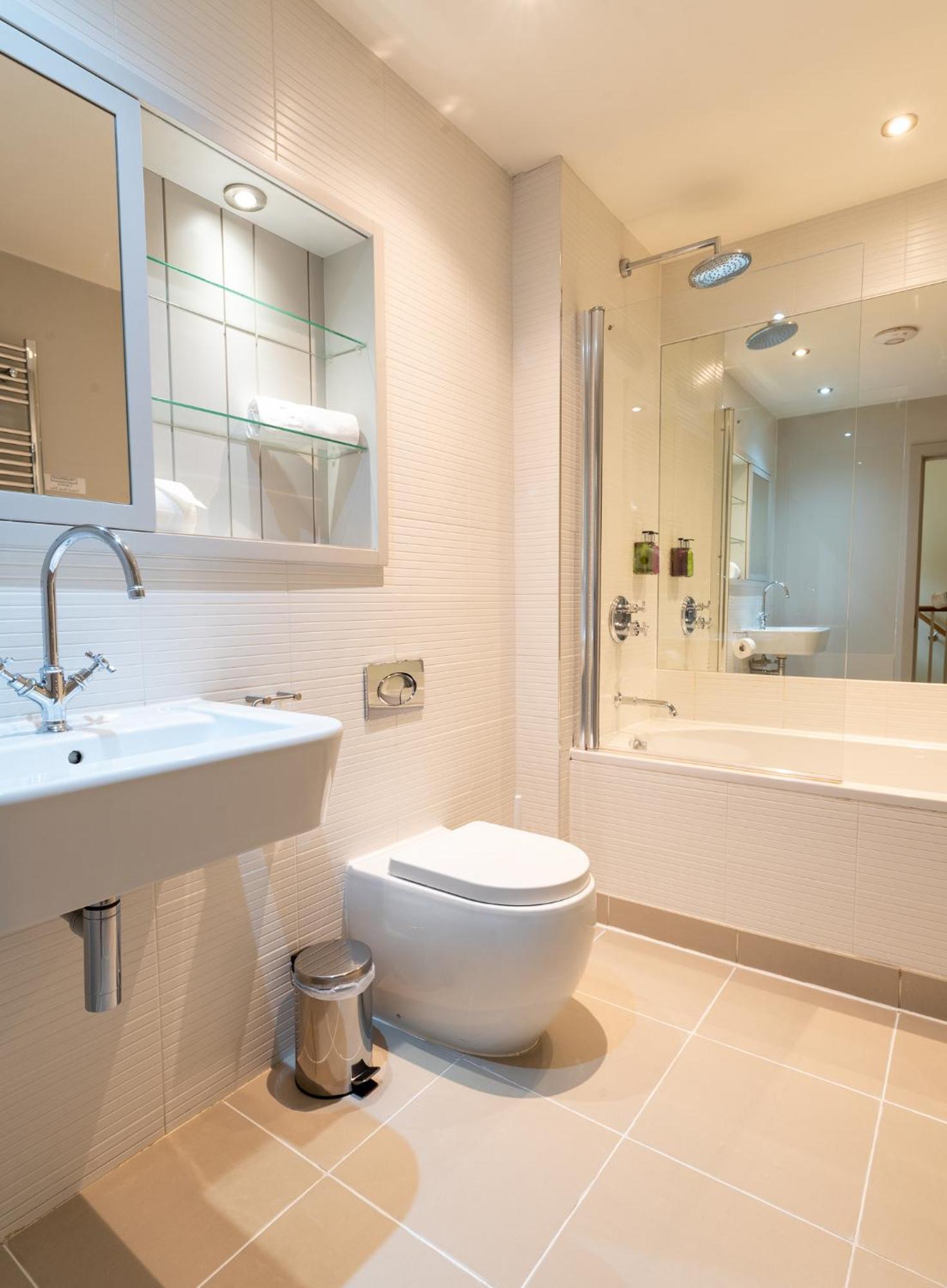 The Lawrance Luxury Aparthotel - يورك المظهر الخارجي الصورة